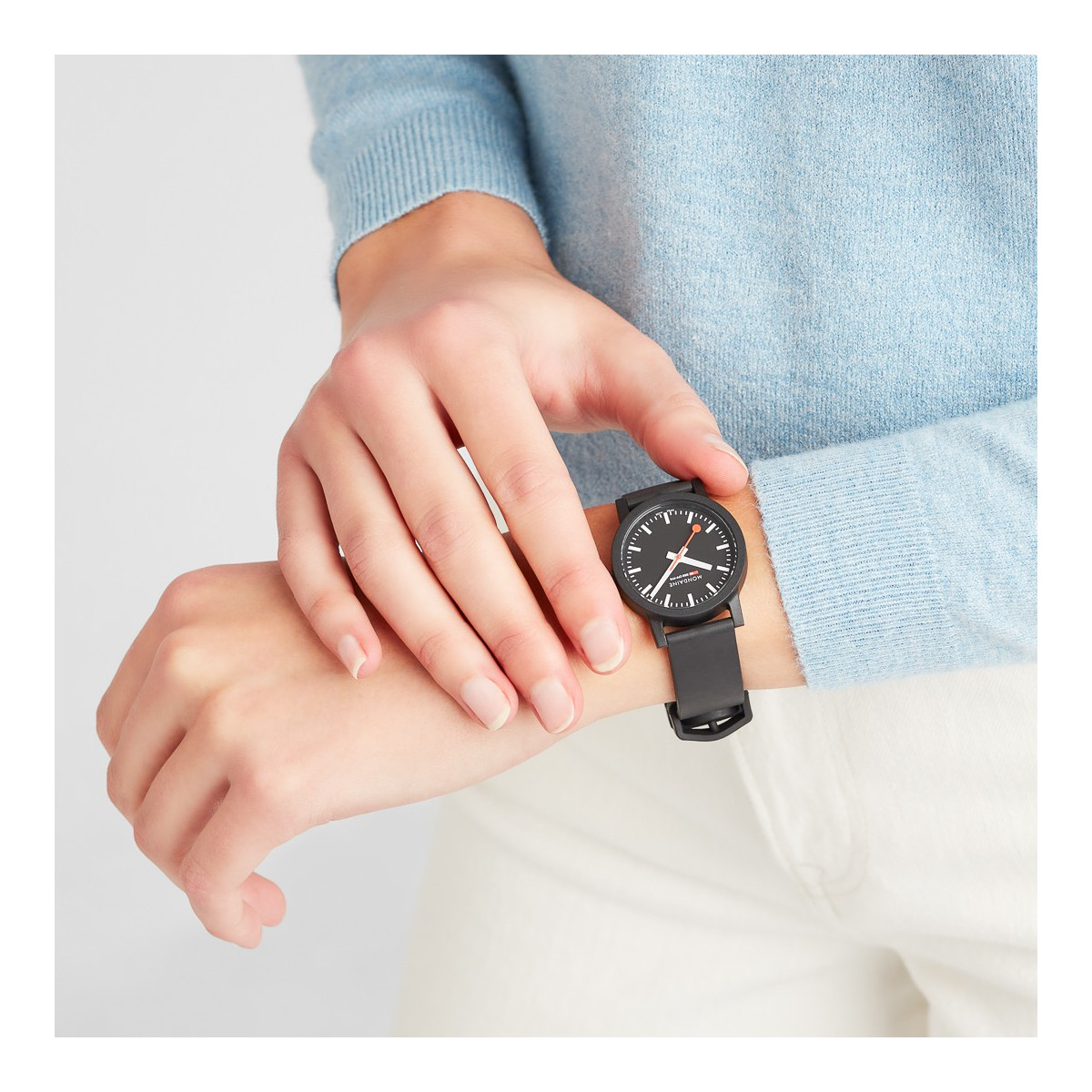 Reloj Mondaine SBB Essence MS1.32110.RB
